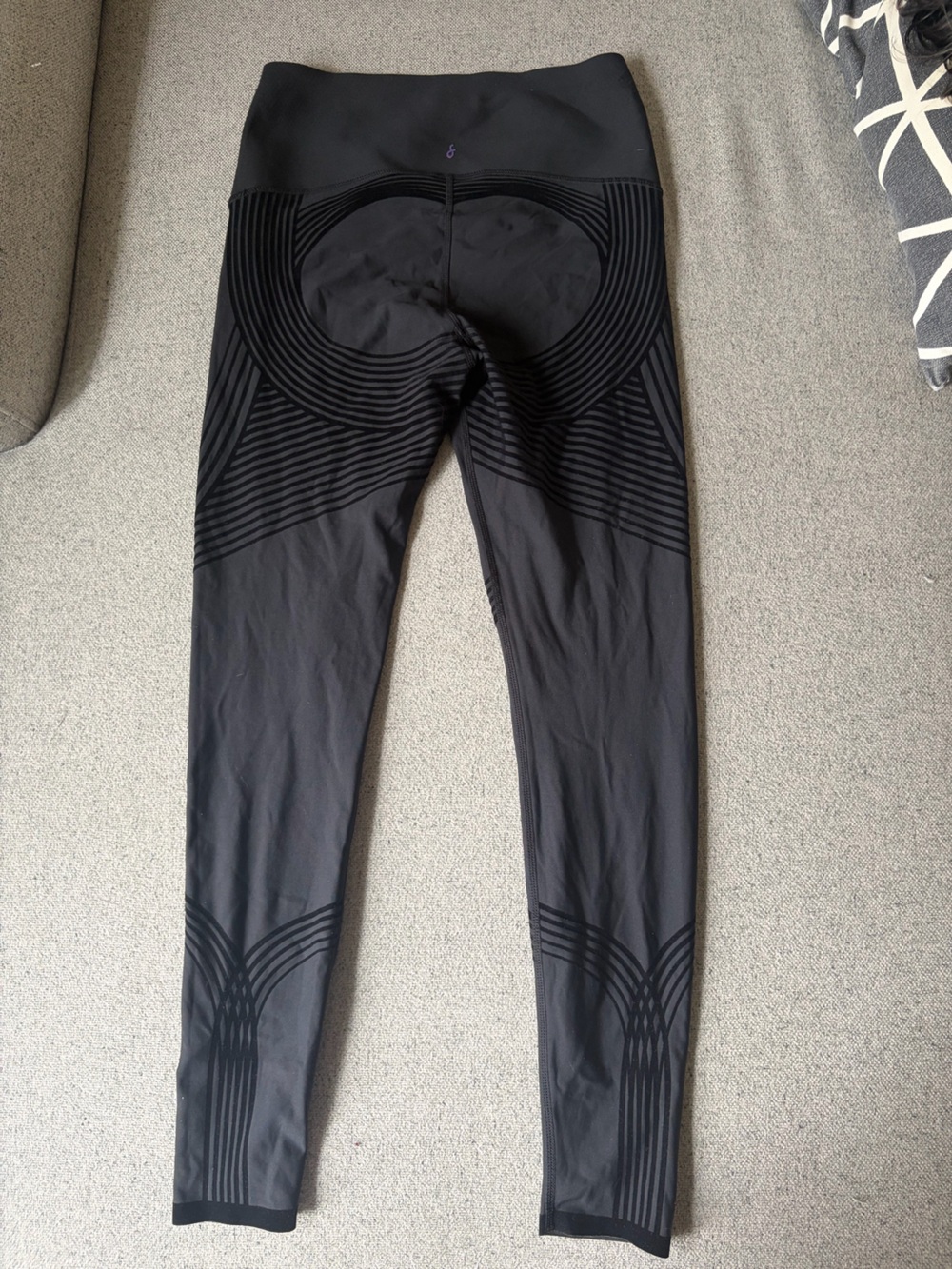 Fanka Body Sculpt Sz Small Leggings Reversible Wear Black waist 13" inseam 25" - Picture 3 of 5